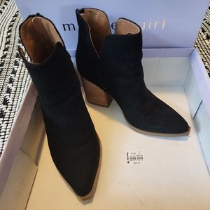 Black suede, slit ankle madden girl booties.